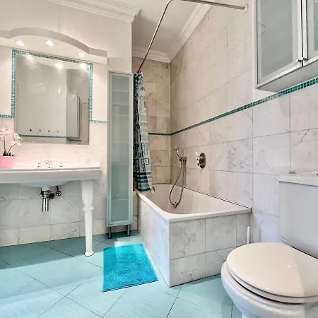 아파트 Exclusive Colourful Flat In The *