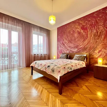 Apartamento Exclusive Colourful Flat In The