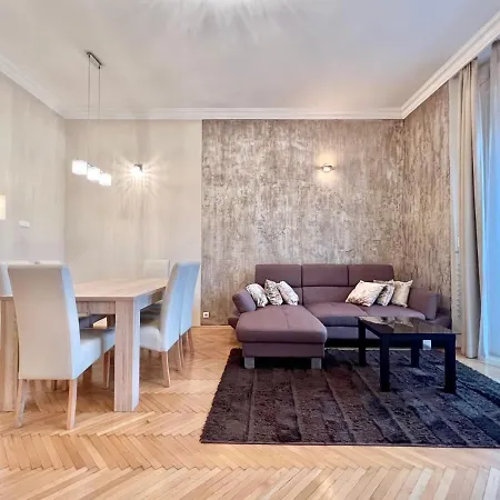 Apartment Exclusive Colourful Flat In The Budapest
