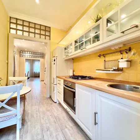 Apartamento Exclusive Colourful Flat In The