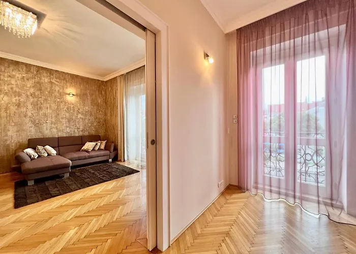 Exclusive Colourful Flat In The Apartment *