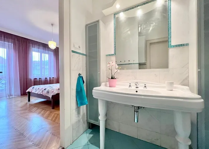 Apartment Exclusive Colourful Flat In The Budapest