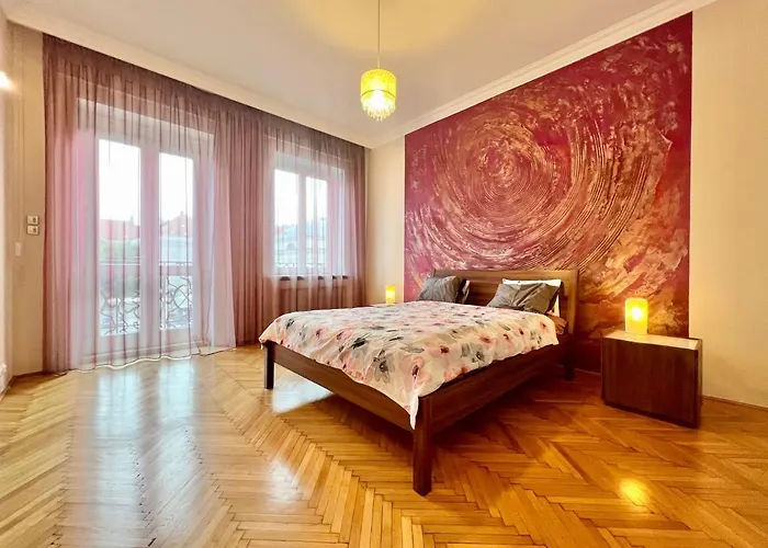 Apartment Exclusive Colourful Flat In The