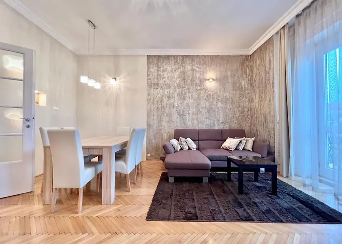 Apartment Exclusive Colourful Flat In The Budapest