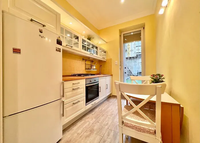 Apartment Exclusive Colourful Flat In The Budapest